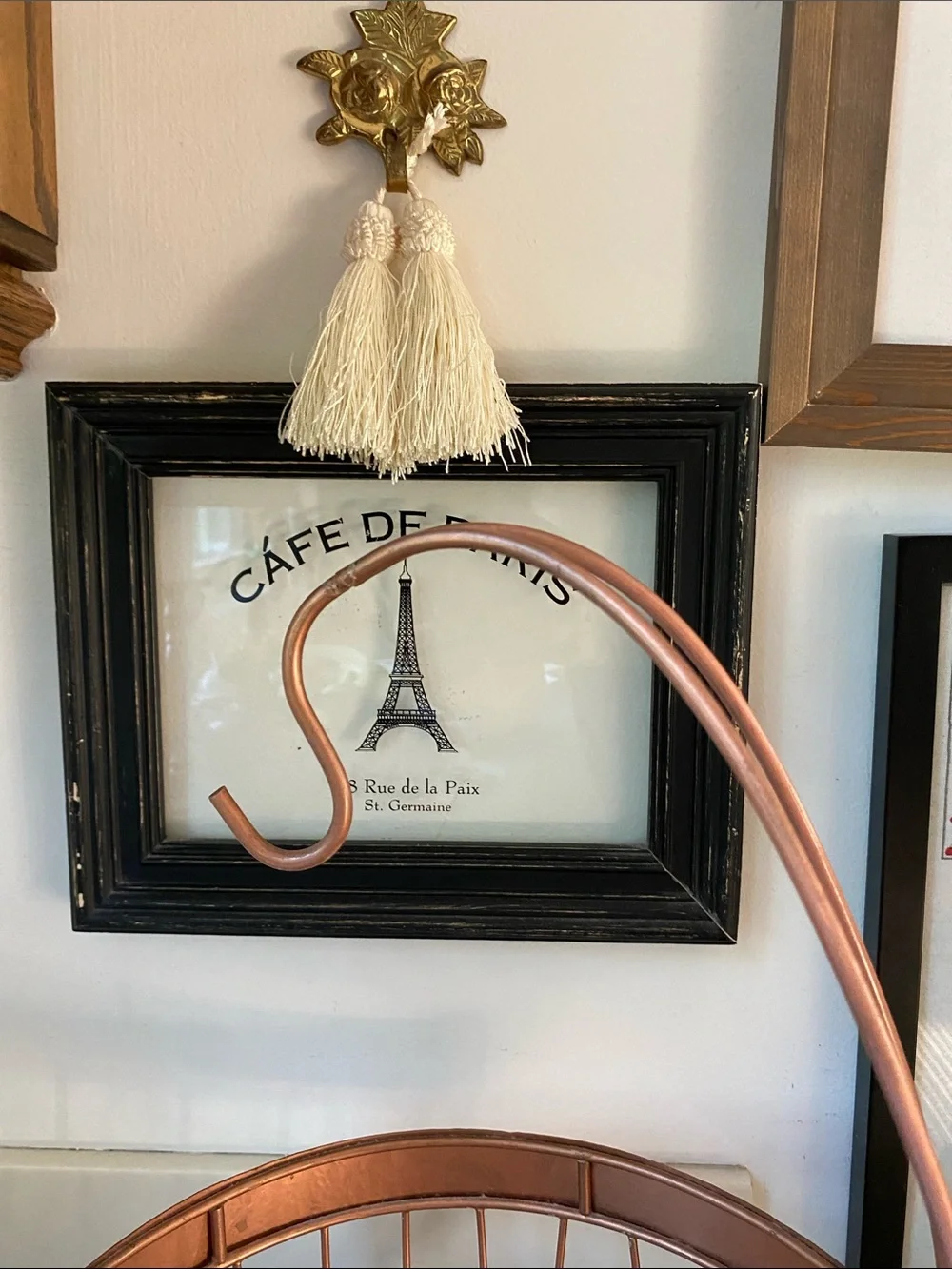 LIKE NEW Hammered Copper-Finished Wire Fruit Basket/Banana Hanger